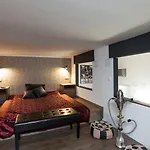 Silver Apartment